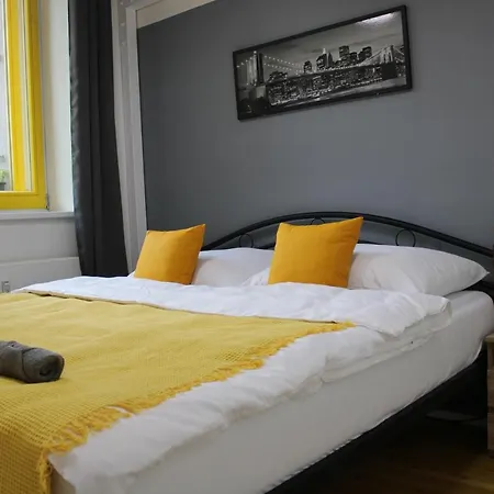 Lyly - Parkování Zdarma - U Centra Apartamento Praga