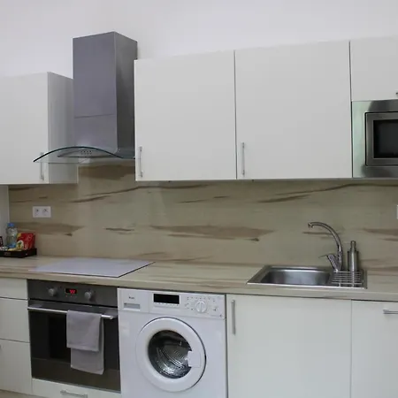 Apartamento Lyly - Parkování Zdarma - U Centra Praga