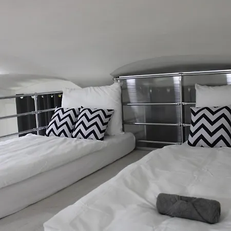 Lyly - Parkování Zdarma - U Centra Apartamento *