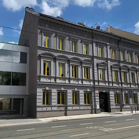 Apartamento Lyly - Parkování Zdarma - U Centra Praga